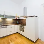 Modern Apartment Ve Smeckach 7
